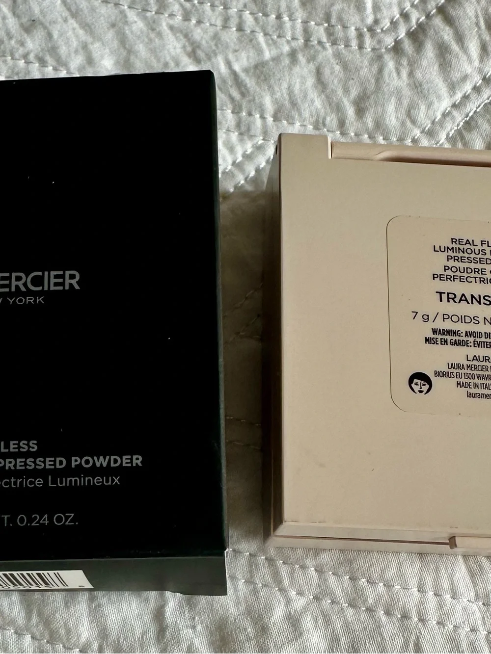 laura mercier Black Luminous Perfecting Pressed Powder Compact